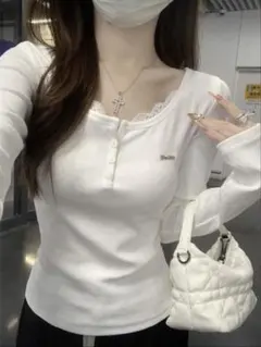 ホワイト レース付きヘンリーネック Tシャツ