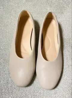 ユニクロ コンフィールタッチラウンドフラットシューズ オフホワイト 24