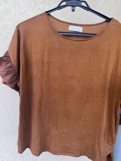 CIAOPANIC TYPY ブラウン 袖フリル付き Tシャツのサムネイル