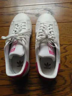 アディダススニーカー