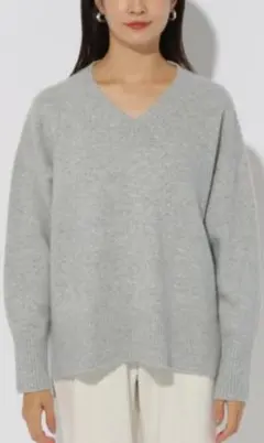 Elura カシミヤ混Vネックニット　グレー