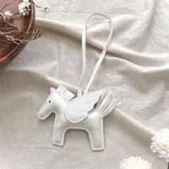 ★新品 未使用★ ペガサス 白 バッグチャーム ストラップ 合皮