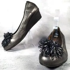 【人気デザイン】極美品 pedala【22.5】コンフォート パンプス フラワー