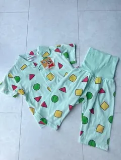 【新品】90クレヨンしんちゃんパジャマ　腹巻きパジャマ