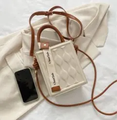 エンボス ディティール スクエアバッグ