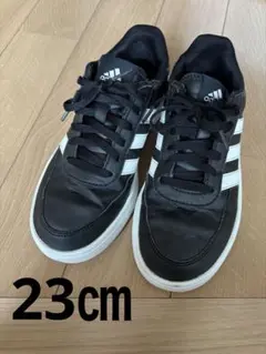 adidas スニーカー　23㎝