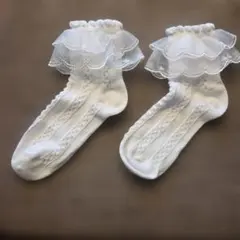 18センチ前後　ホワイトフリル付きキッズ靴下