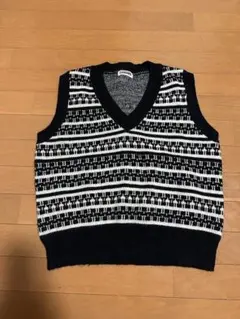 ニットベスト Vネック ブラック・ホワイト