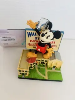 ディズニーストア　100周年　記念　オーナメント　未使用　美品