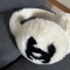 a*♡様 CHANEL ホワイトファーロゴイヤーマフ　ノベルティ