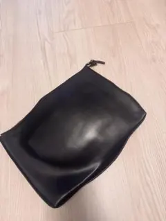 黒のクラッチバッグ ゴールドファスナー