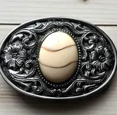 装飾的なオーバル型バックル　ベルト