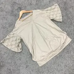 ✨monchouchou✨モンシュシュ♡半袖カットソー♡フレア袖♡花柄レース(L