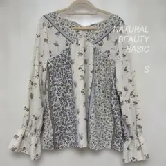 ナチュラルビューティーベーシック パッチワーク花柄ブラウス Sのサムネイル