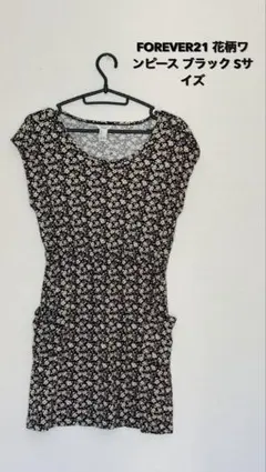 FOREVER 21 花柄 半袖ワンピース ブラック Sのサムネイル