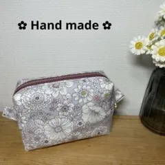 【化粧ポーチ】スクエアポーチ　ボックスポーチ　サニタリー　北欧　花柄