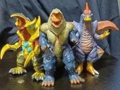 キングオブモンスなどウルトラマン怪獣達と、仮面ライダー電王 ビッグ