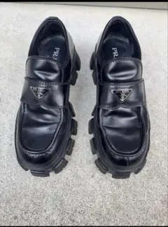 PRADA モノリス　ローファー