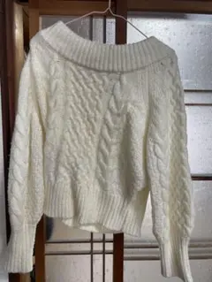 ヘザー　アイボリー ケーブルニット オフショルダー 長袖
