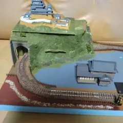 鉄道ジオラマ展示台ケース付き 電車庫ヤード照明付き3線路 - メルカリ