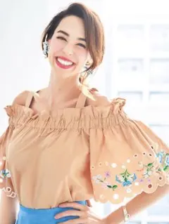 新品　チェスティ　刺繍トップス　フラワーのサムネイル