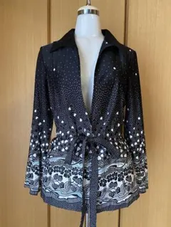 モノトーン トップス ウエストリボン 総柄 黒 白 きれいめ 着痩せ