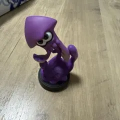 イカ フィギュア 紫色 プラスチック製
