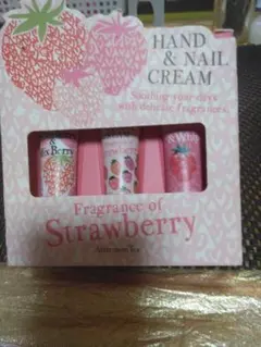 ストロベリー フレグランス ハンド＆ネイルクリーム 3本セット