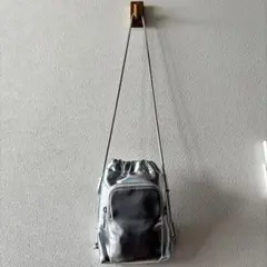 シルバー 巾着型 ショルダーバッグのサムネイル
