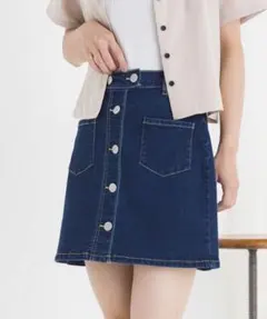 フロントボタン　タイトスカート　デニム