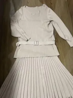 ナチュラルビューティーニットセットアップ プリーツスカート ベルト付き ベージュ