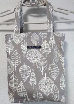 【ハンドメイド】A4肩掛け小さめトートバッグ サブバッグ北欧風リーフ柄グレージュ