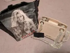 【新品タグ付】GUESS ゲス モノグラム ミニショルダーバッグ ピンクベージュ