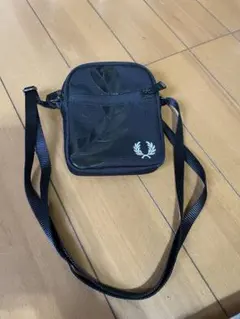 Fred Perry ブラック ショルダーバッグ