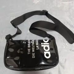 adidas　エナメル素材　ショルダーバック
