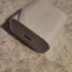 Apple 20W USB-C充電器　純正品