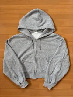 パーカー　グレー　ショート丈　GU