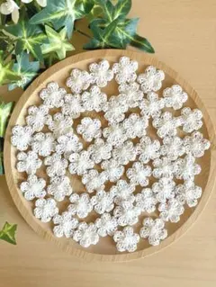 【ホワイト 約2.5cm】かぎ針編み花モチーフ50個、コットン糸、レース編み