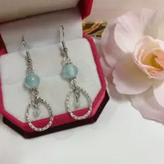 新品未使用 揺れるしずくパーツ 淡いブルーガラス玉 シルバーカラーピアス