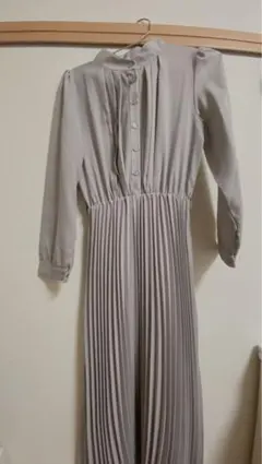 JUNOAH パフスリーブウエストマーク プリーツワンピース(サイズM) 紐付き