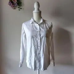 a057　アースミュージック＆エコロジー　ブラウス　Mサイズ　白　古着