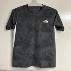 THE NORTH FAECショートスリーブアンペアサイドロゴクルーTシャツ