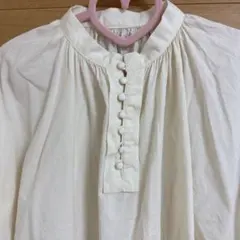 earth オフホワイトくるみボタンシャツ