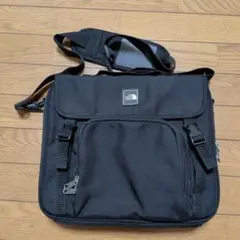 THE NORTH FACE ショルダーバッグ ブラックのサムネイル