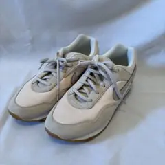 NIKE レディース　スニーカー　アイボリー　ベージュ