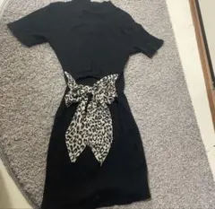 GYDA半袖黒ミニワンピ