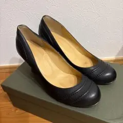 黒のレザーパンプス 中ヒールのサムネイル