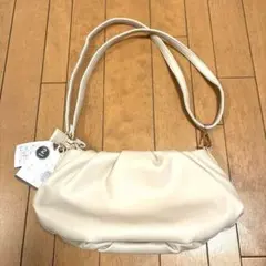 ショルダーバック（ワールド） ベージュ 新品❣️