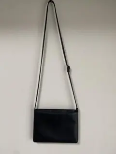 HushTug フラップミニショルダーバッグ ブラック - メルカリ