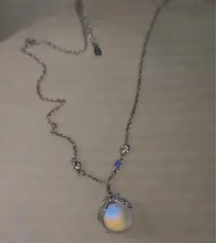 月のエネルギーを宿す ムーンストーン風ネックレス｜お守り・浄化